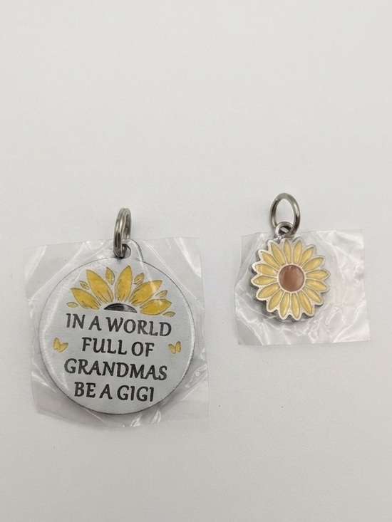 Accessories - Sunflower Grandma Keychain - New
